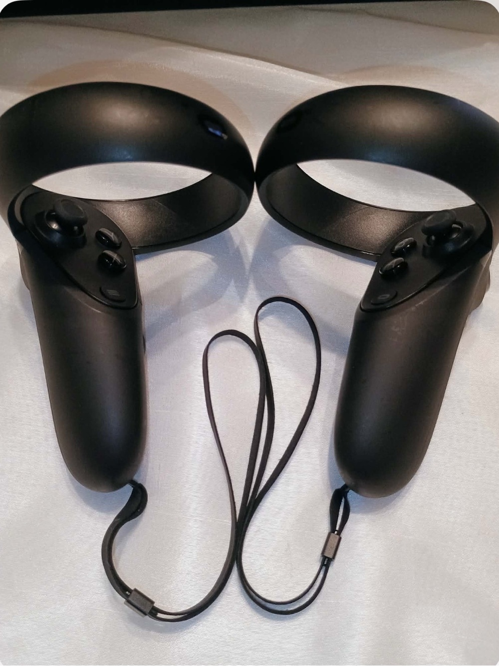 Oculus Rift S PC-powered Headset & 2 Controllers w/ Box - Picture 4 of 10